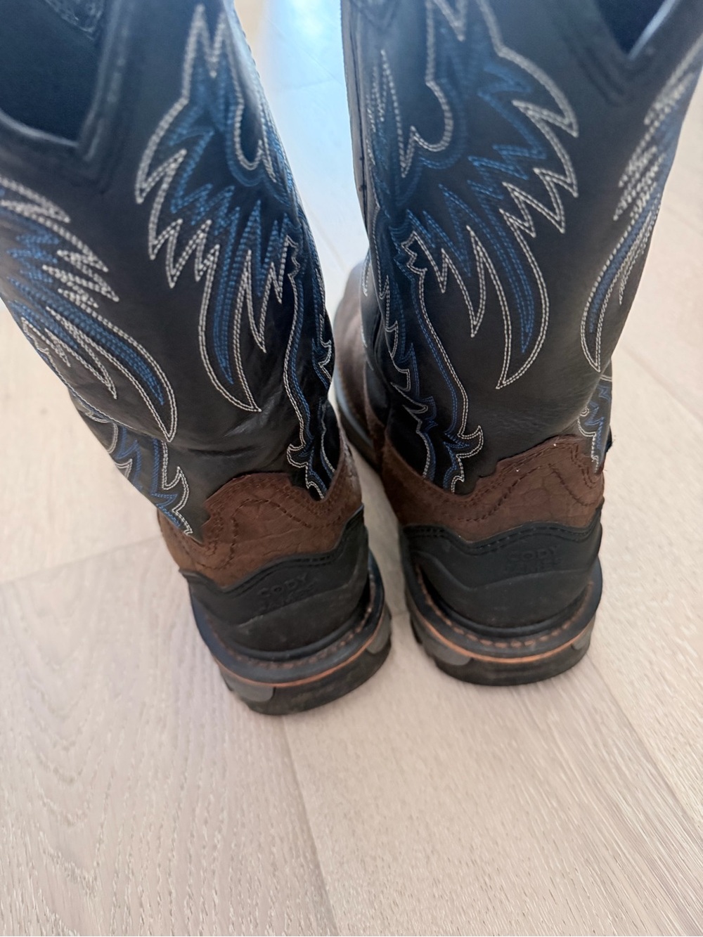 Cody James Brown Leather Cowboy Boots with Embroidered Shaft - Carbon Fiber Toe - Picture 7 of 11